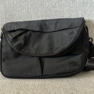 Lululemon black All Night Festival bag 5L
